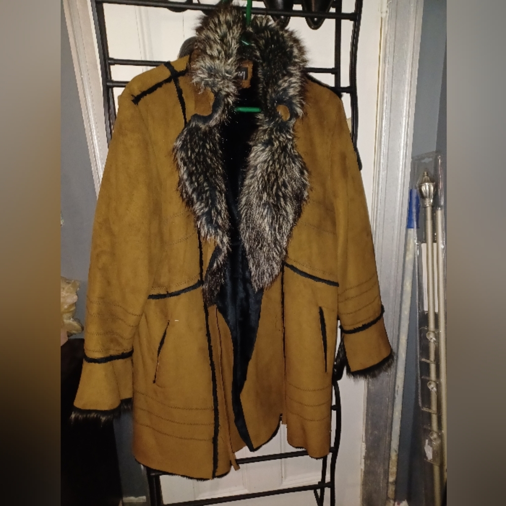 Beautiful Vintage Sherling coat with fur